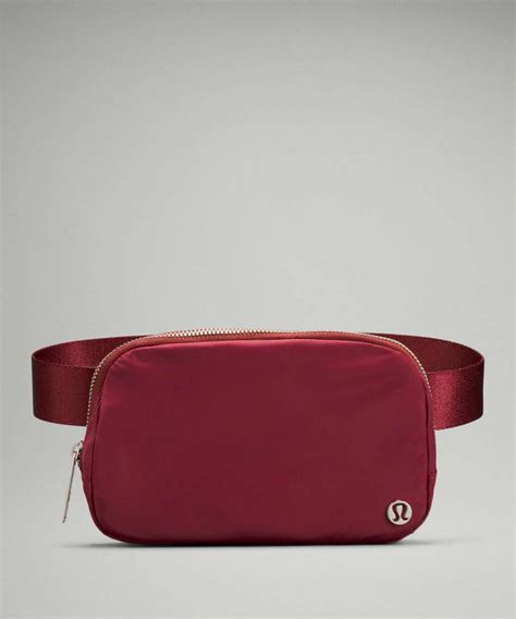 lululemon belt bag maroon.